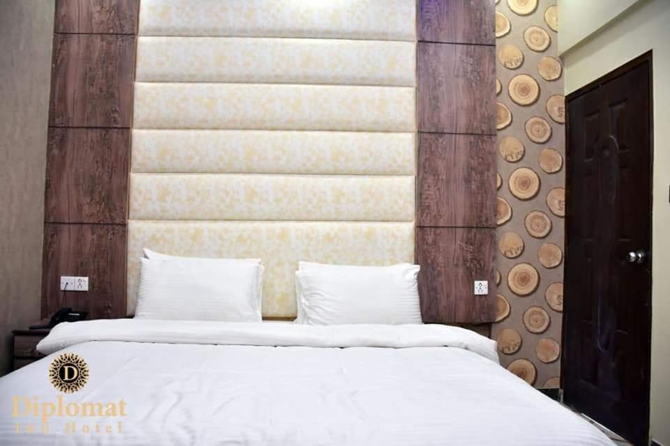 Diplomat Inn Karachi Exterior photo